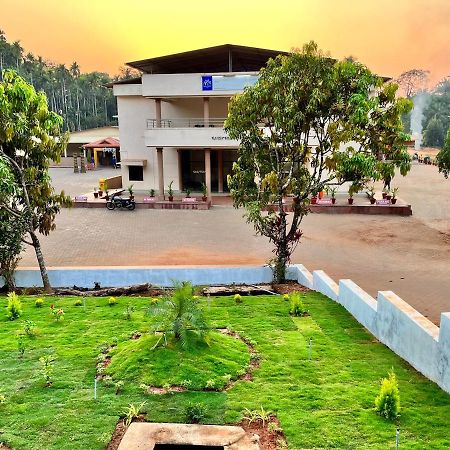 Sooryakamal Mahal Hotel Dharmastala ภายนอก รูปภาพ
